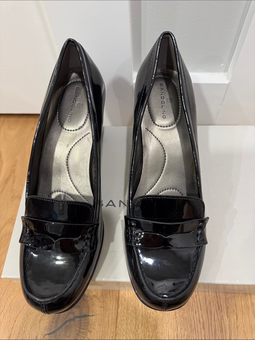 Bandolino Black Patent Leather Block Heel Penny Loafers Sz 7 barely worn w box - Picture 6 of 12